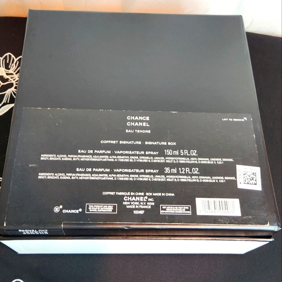 Authentic CHANEL Gift Box EUC, white and black 8.5"×8.5"×3.75" - Picture 3 of 4